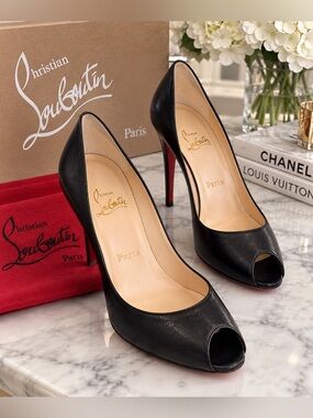 CHRISTIAN LOUBOUTIN Black Smooth Leather Peep Toe Pumps Size EU 39